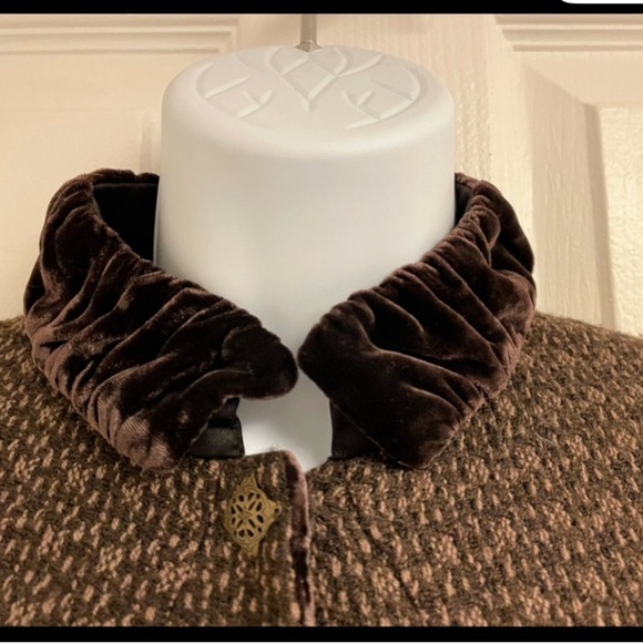 Elie Tahari Fitted Tweed Blazer with Velvet Collar - Picture 5 of 12